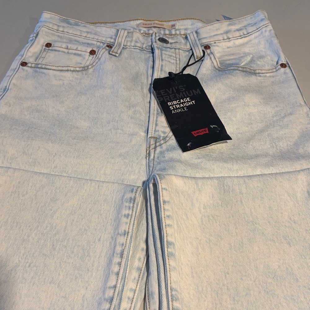 Levi's Men's Relaxed Light Wash Jeans